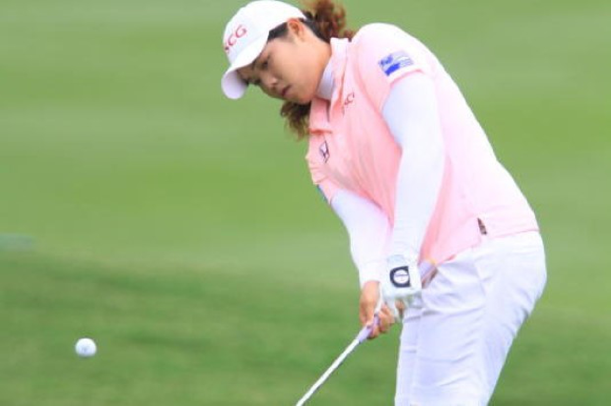 โปรเม...ใกล้ชูถ้วยLPGAแรกในชีวิต โปรเม...ใกล้ชูถ้วยLPGAแรกในชีวิต