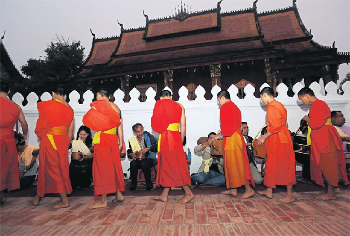 นั่งรถเที่ยวลาว : หลวงพระบางบริบูรณ์
