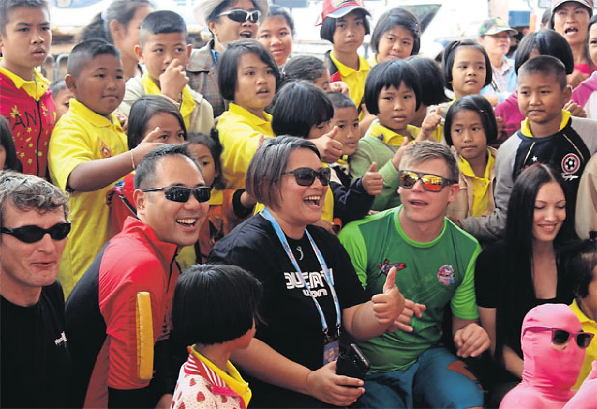 กระโดดร่ม 1,500 จัมพ์ ยุคนธร ลิ้มพานิชย์