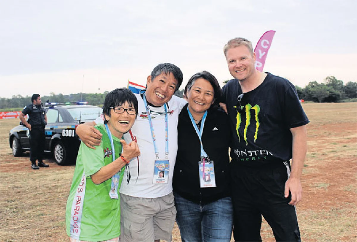 กระโดดร่ม 1,500 จัมพ์ ยุคนธร ลิ้มพานิชย์