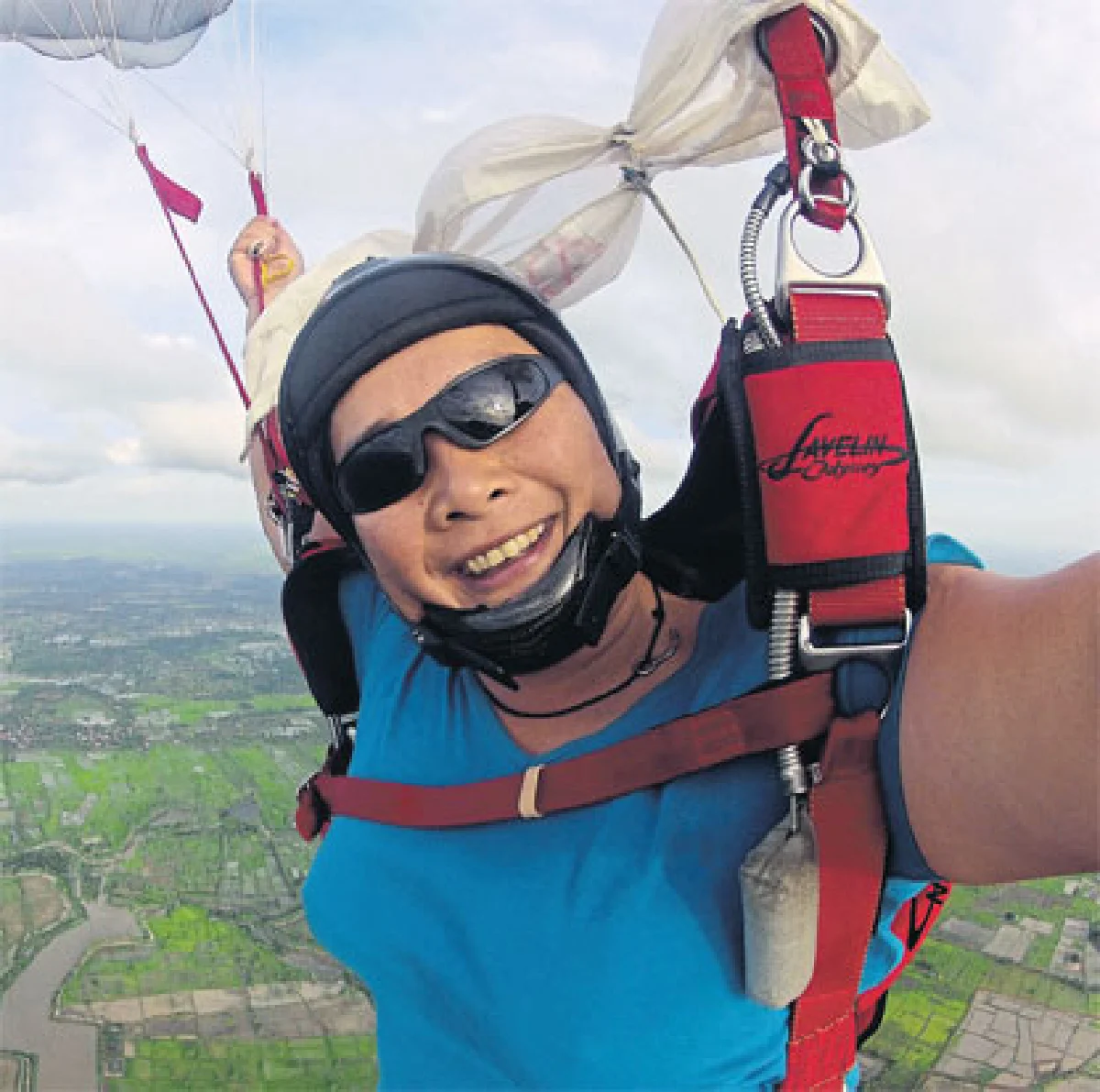 กระโดดร่ม 1,500 จัมพ์ ยุคนธร ลิ้มพานิชย์