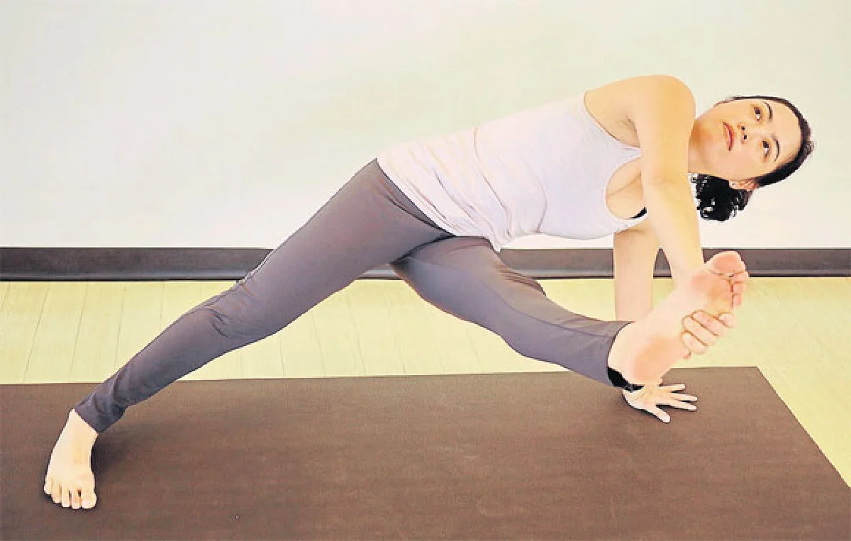 ท่า Side-Plank ยกขาด้านใน