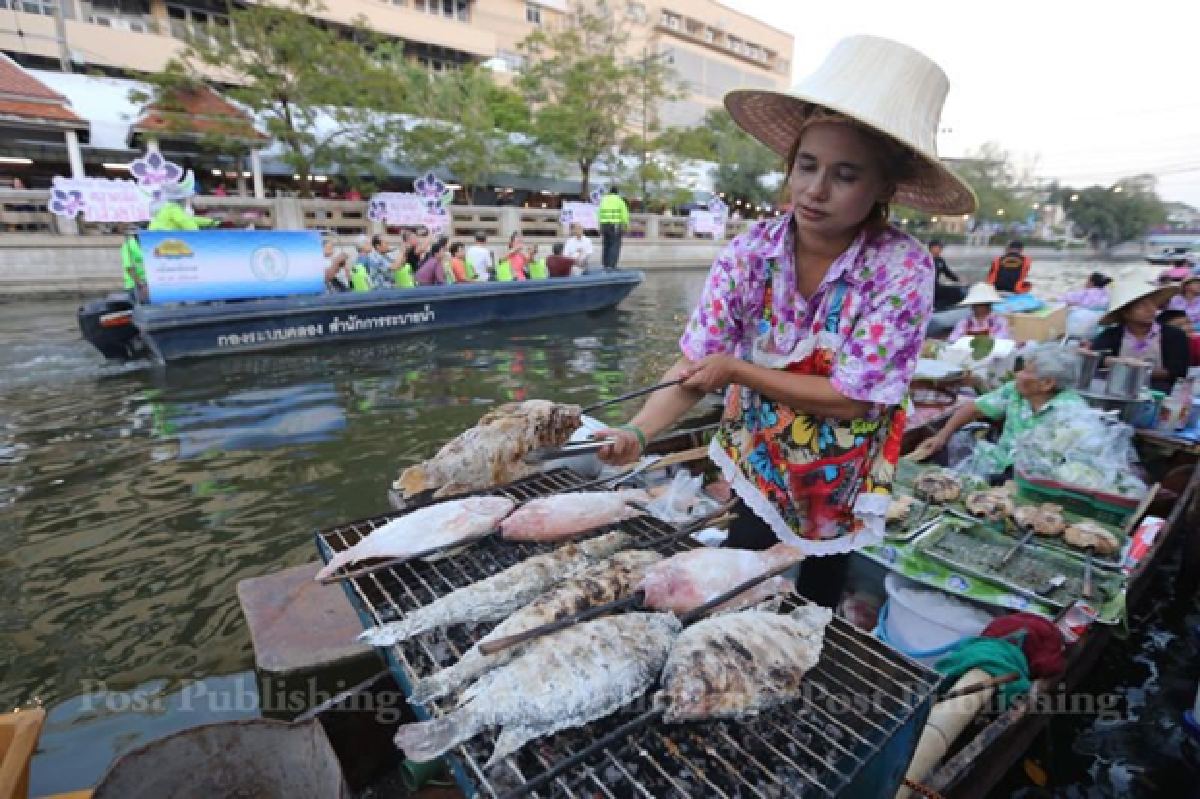 Bangkok's temporary floating market (UPDATED)