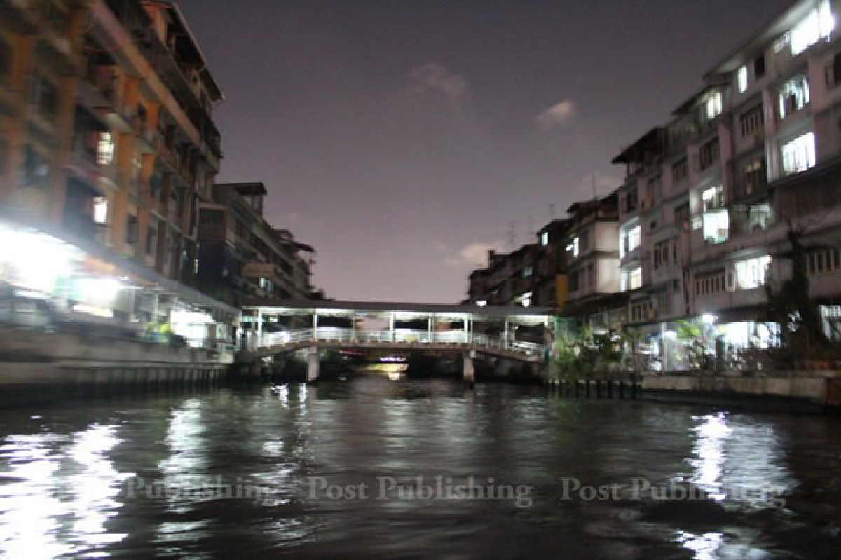 Bangkok's temporary floating market (UPDATED)