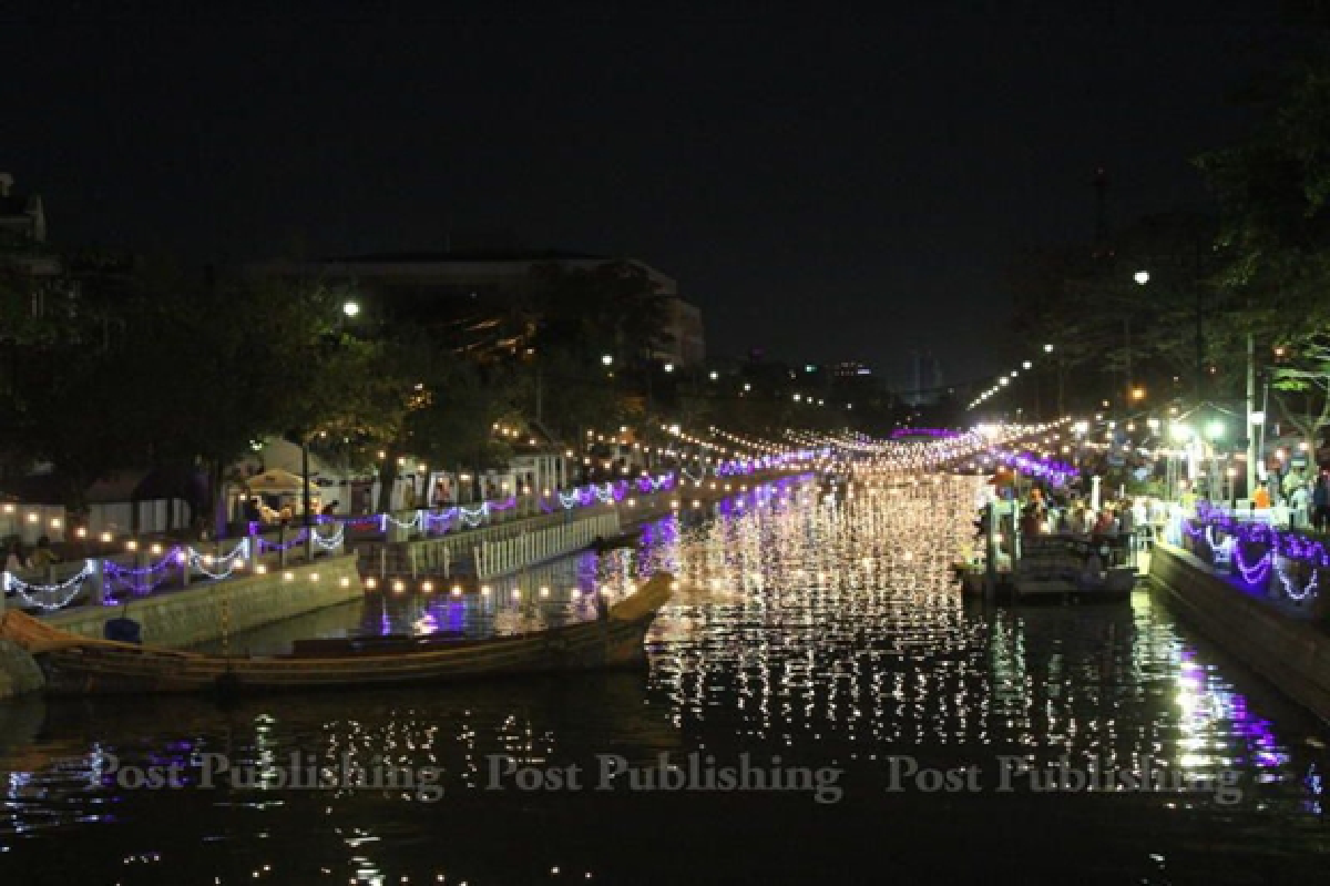 Bangkok's temporary floating market (UPDATED)