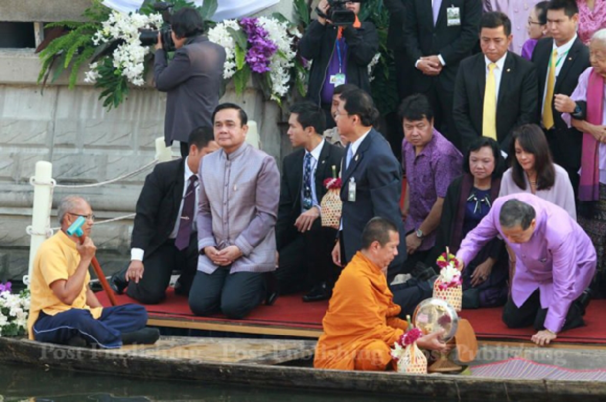Bangkok's temporary floating market (UPDATED)