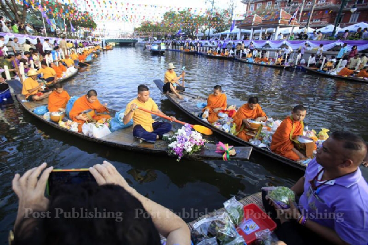 Bangkok's temporary floating market (UPDATED)