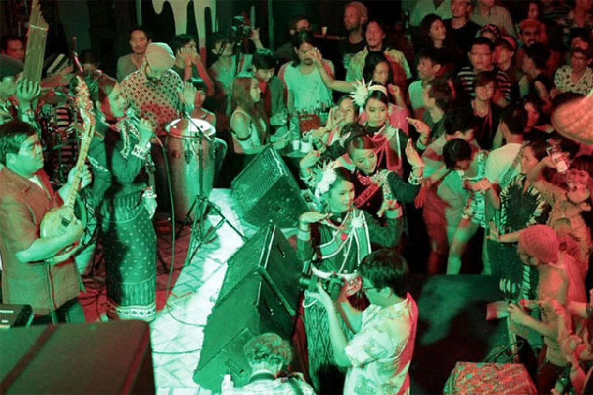 หมอลำสวรรค์ การเดินทางไกลสุดแรงม้า