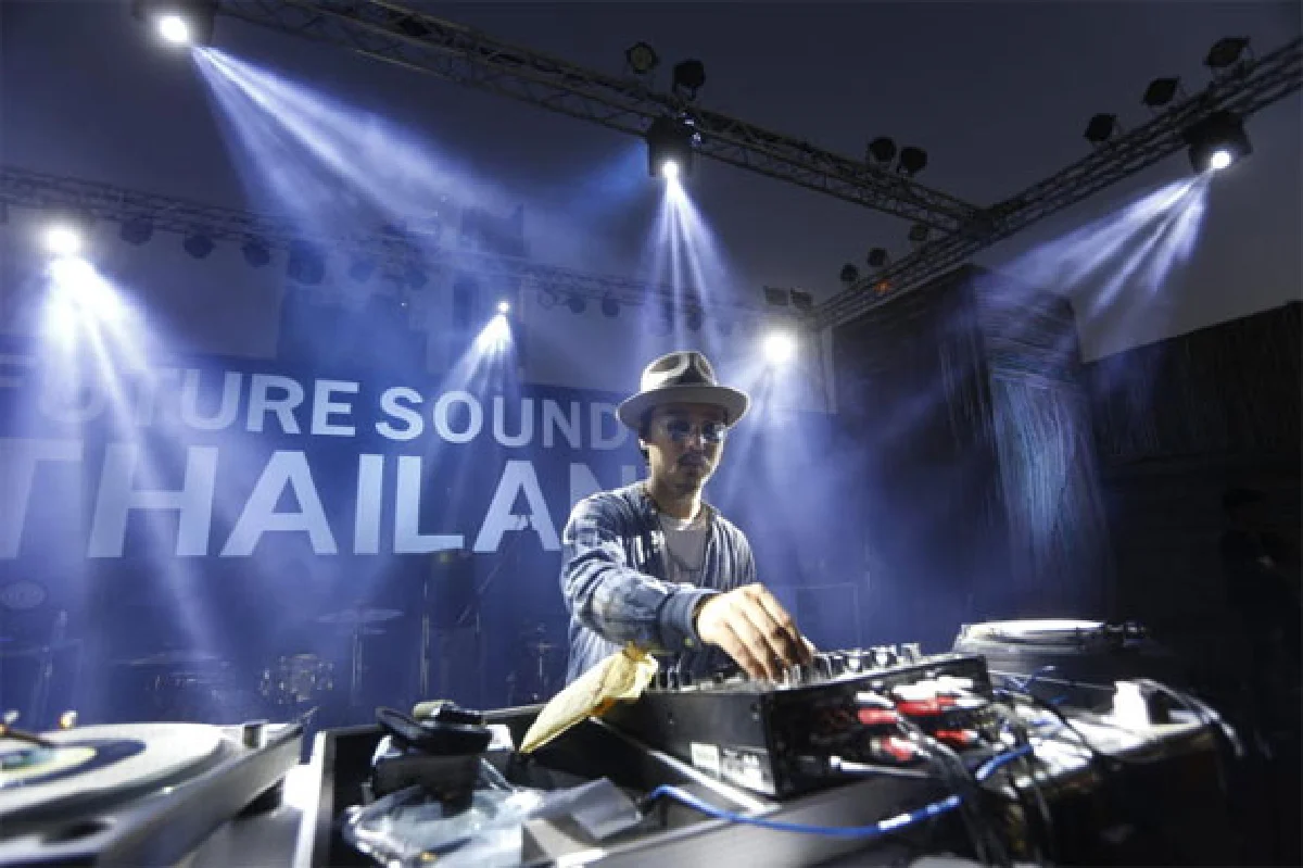 หมอลำสวรรค์ การเดินทางไกลสุดแรงม้า