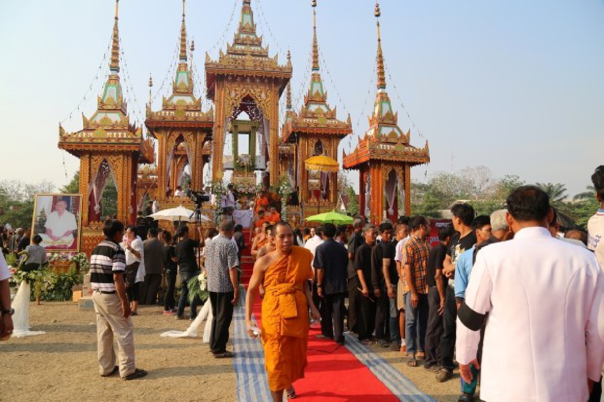 แห่ร่วมงานพระราชทานเพลิงศพเสือมเหศวรแน่น แห่ร่วมงานพระราชทานเพลิงศพเสือมเหศวรแน่น