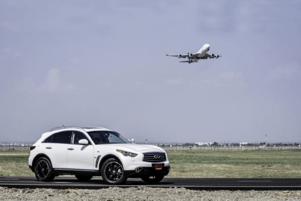 "อินฟินิตี้ เอฟเอ็กซ์ 30ดี" สัมผัสแตกต่างในราคาที่เร้าใจ