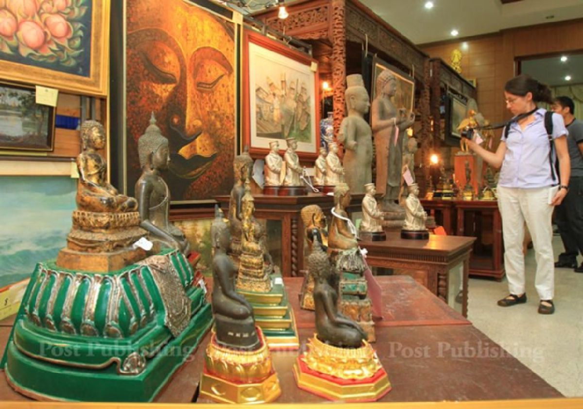 Buyers get first look at Pongpat's assets
