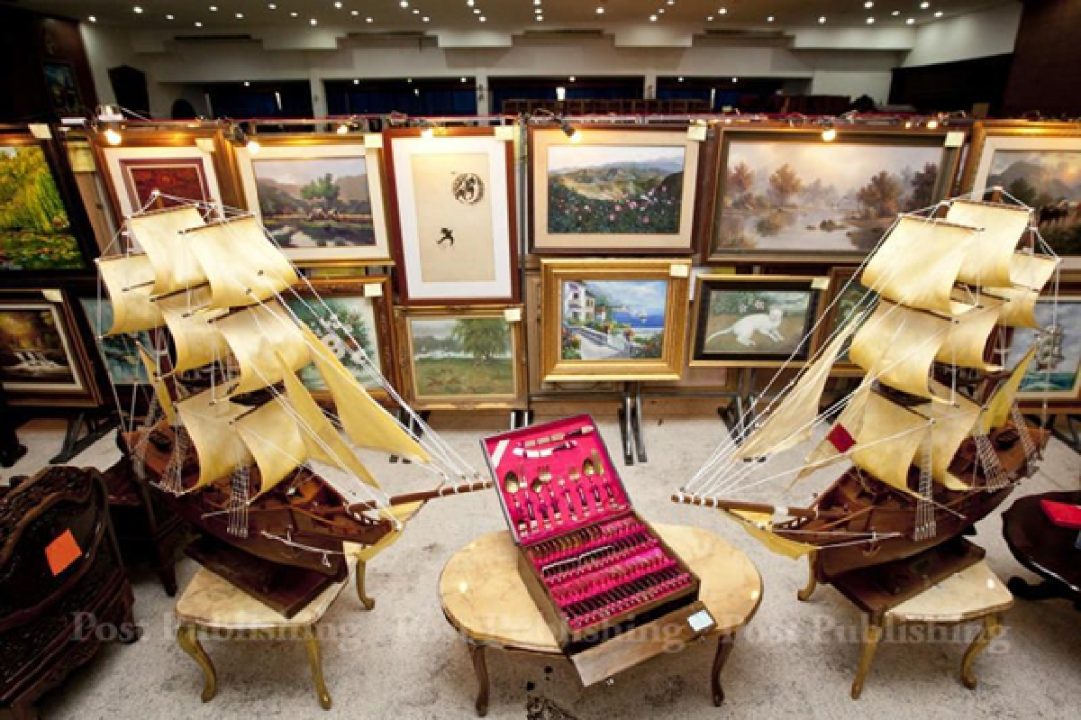 Buyers get first look at Pongpat's assets