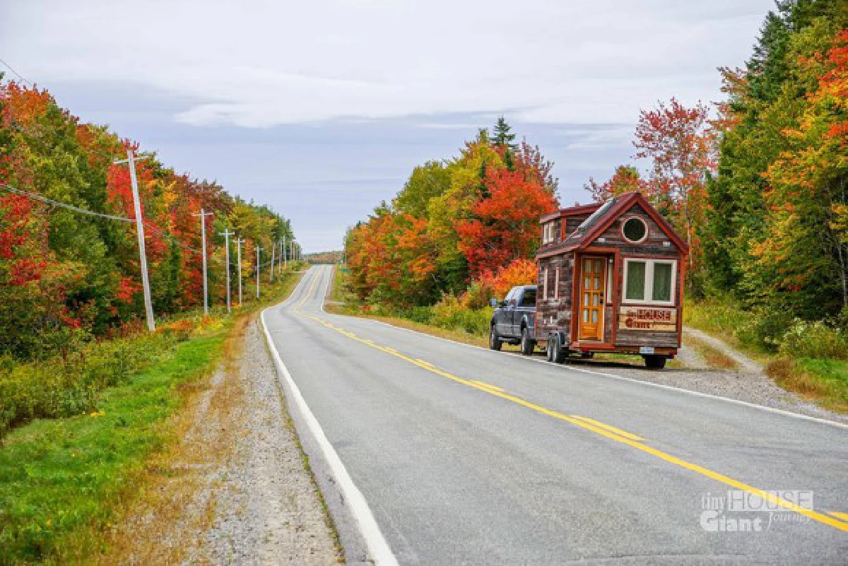 ชีวิตในฝัน! บ้านจิ๋วติดล้อพเนจรทั่วทวีปอเมริกาเหนือ
