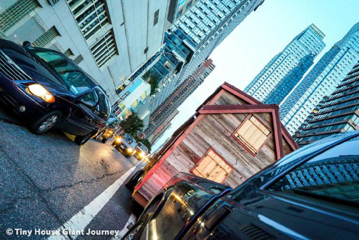 ชีวิตในฝัน! บ้านจิ๋วติดล้อพเนจรทั่วทวีปอเมริกาเหนือ