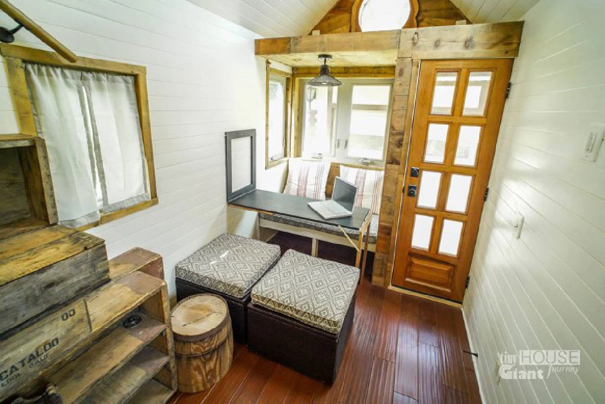 ชีวิตในฝัน! บ้านจิ๋วติดล้อพเนจรทั่วทวีปอเมริกาเหนือ