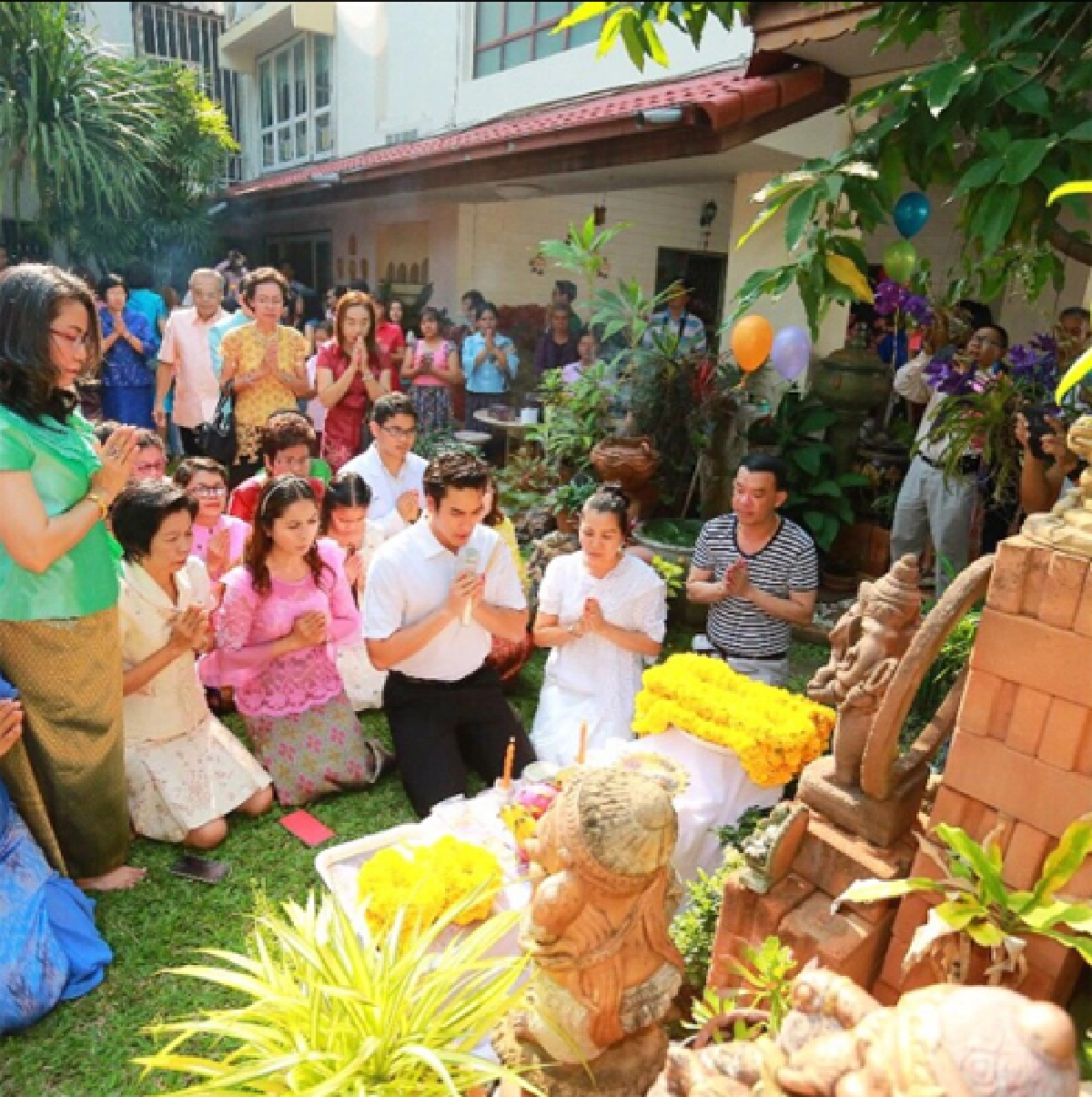 ฉลองเรียนจบ!"ณเดชน์"ร่วมงานบายศรีสู่ขวัญที่บ้านเกิด
