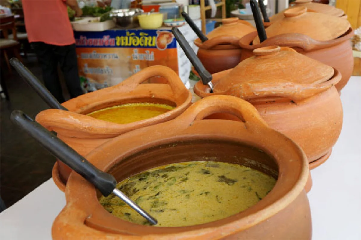 ข้าวปุ้นน้ำยา7รส อาหารเลิศรสเมืองดอกลำดวน