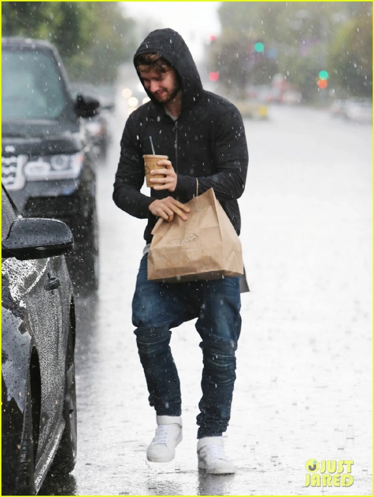 แฟนน่ารัก!"แพทริก"ลุยฝนซื้ออาหารให้"ไมลีย์"