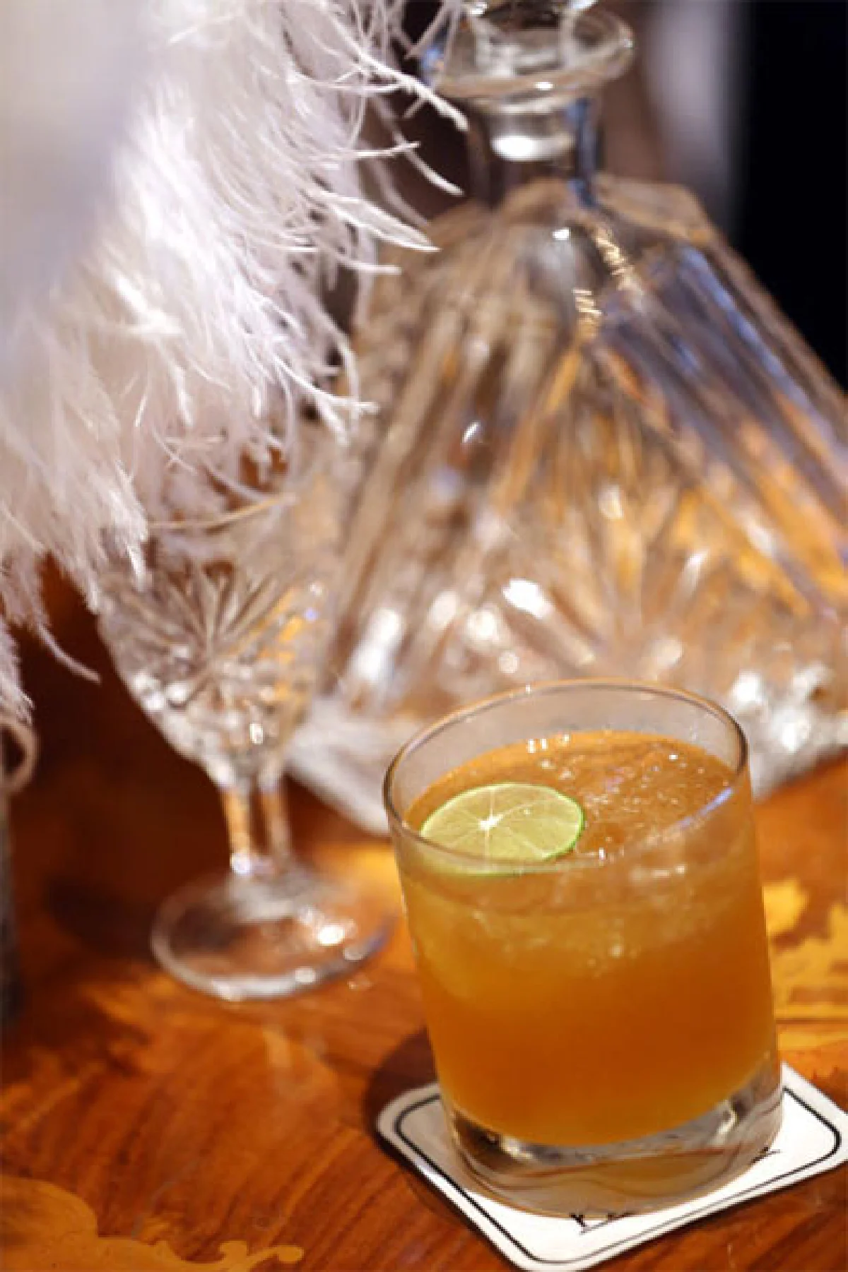 บีไฮด์ เดอะ ซีน บาร์ ดื่มด่ำกับบรรยากาศโรงละคร