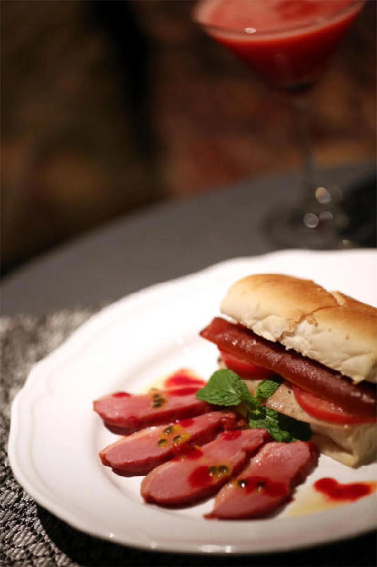 บีไฮด์ เดอะ ซีน บาร์ ดื่มด่ำกับบรรยากาศโรงละคร