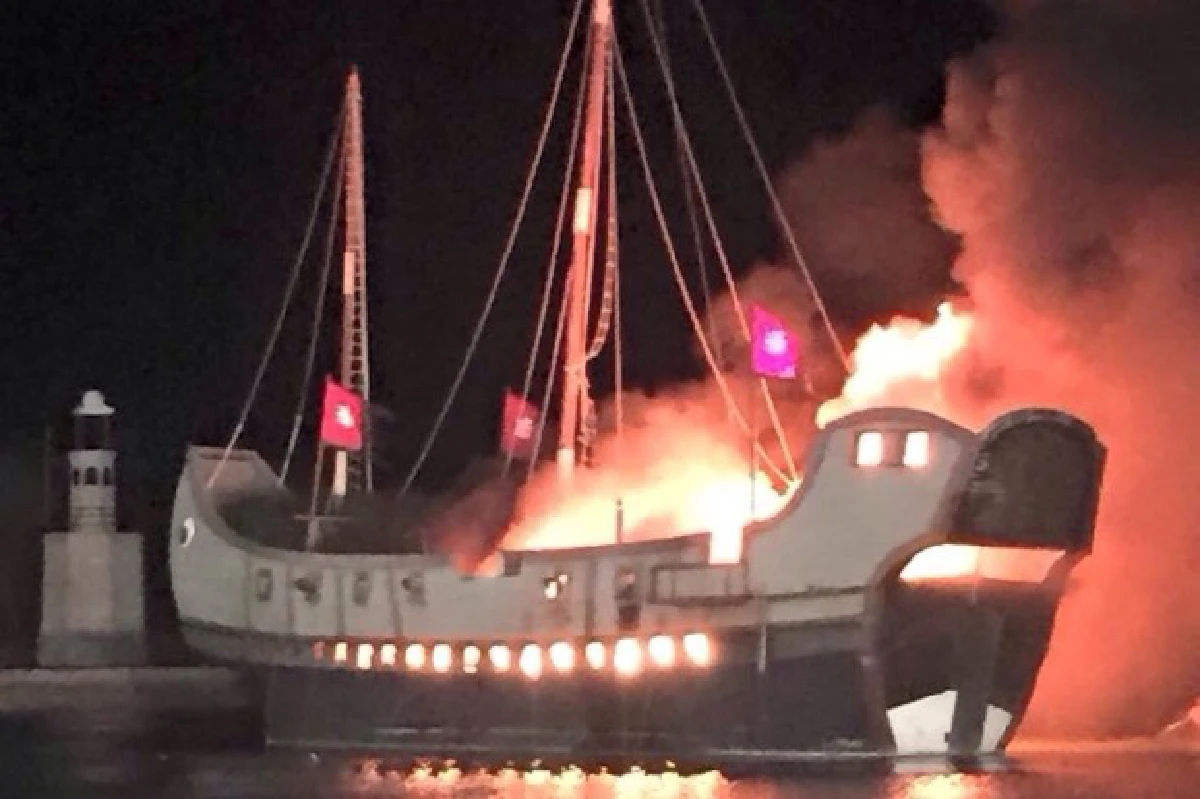 เพลิงไหม้เรือถ่ายหนังพระนเรศวรวอดคาดเสียหาย26ล้าน