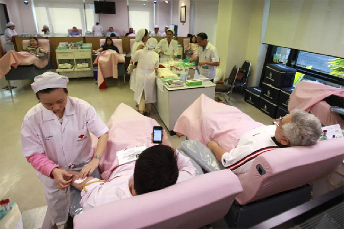 บุญต้องห้าม เมื่อ"เพศที่สาม" ลุกขึ้นมาบริจาคเลือด