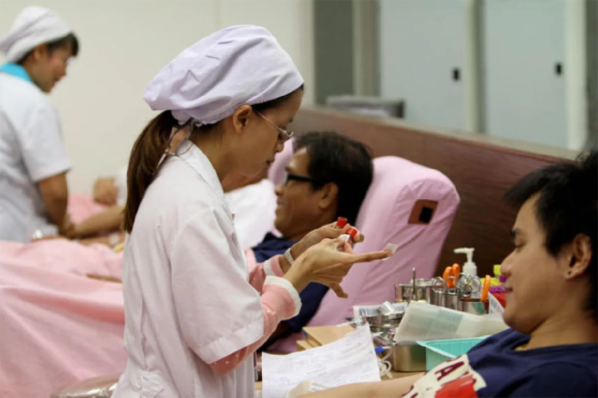 บุญต้องห้าม เมื่อ"เพศที่สาม" ลุกขึ้นมาบริจาคเลือด