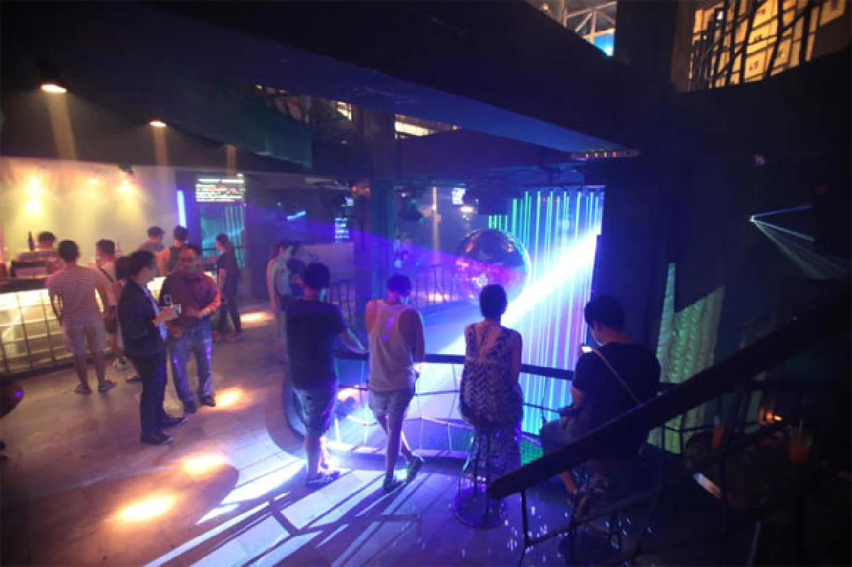 สีลมซอย 2 ความสุขของชาวเรา ตลอดมา และตลอดไป