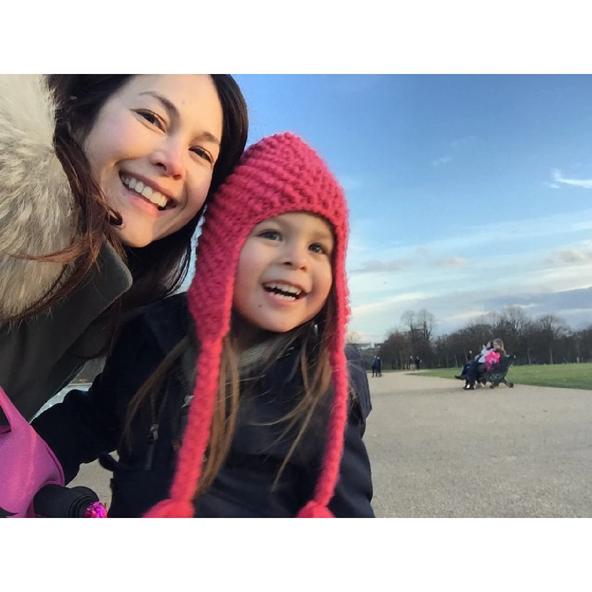 น่ารักน่าหยิก!แม่พอลล่า กับพี่ไลลา และน้องลูก้า