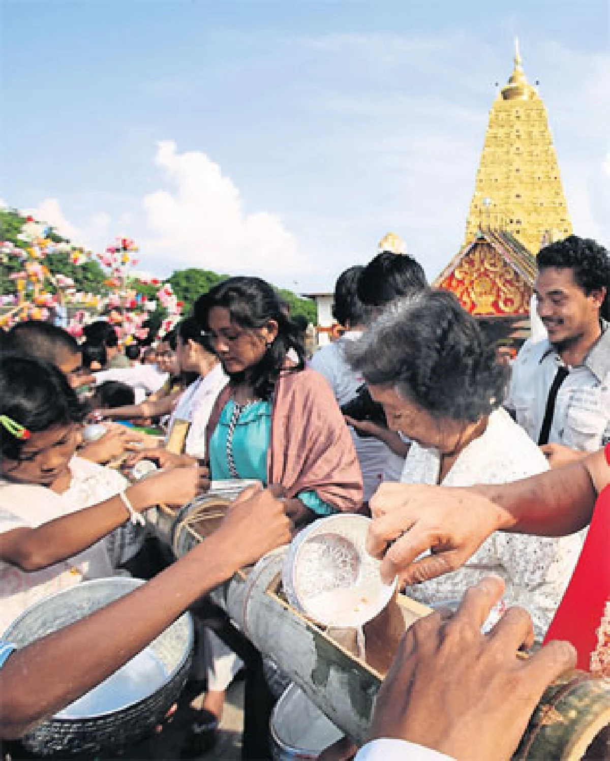 จัดระเบียบสังขละบุรี รับเทศกาล ‘สงกรานต์มอญ’