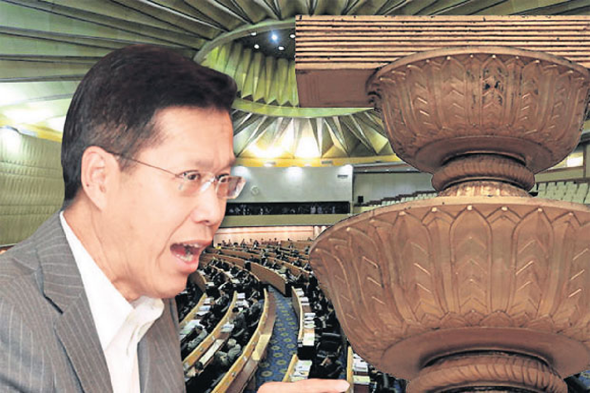 ชี้ รธน.ใหม่ทำรัฐบาลง่อยเปลี้ย ชี้ รธน.ใหม่ทำรัฐบาลง่อยเปลี้ย