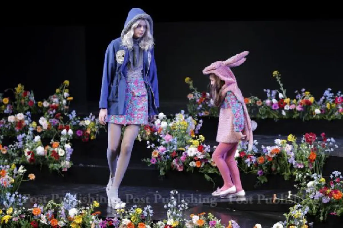 Thai fashion designer Sretsis opens Tokyo Fashion Week (photos)