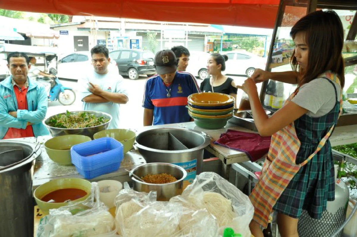 สุดฮอต!ก๋วยเตี๋ยวชามอ่างโคราชคนกินตรึม