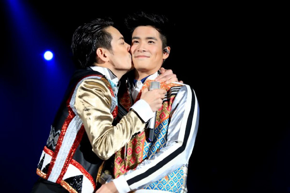 ตัวแม่มาเอง!"อ๊อฟ"ร้องเต้นจัดเต็มในคอนเสิร์ตสุดอลัง(ชมภาพ)