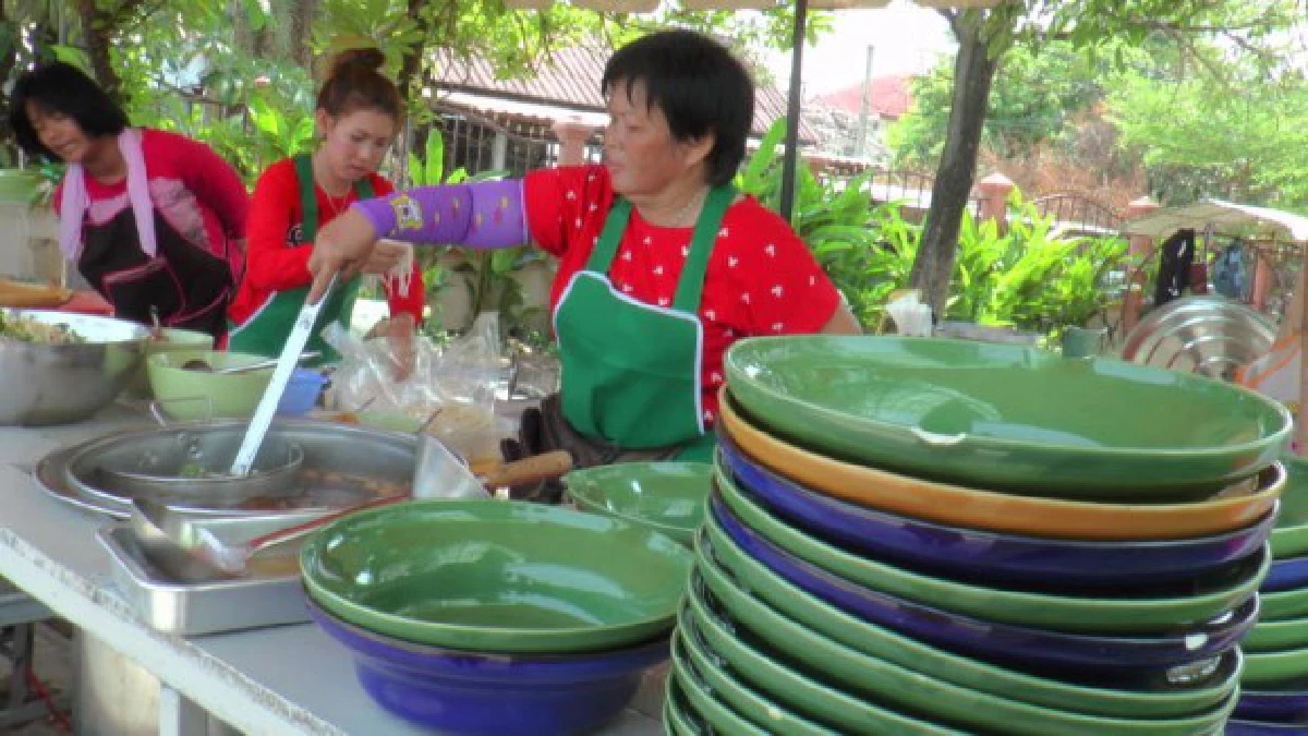 สุดฮอต!ก๋วยเตี๋ยวชามอ่างโคราชคนกินตรึม