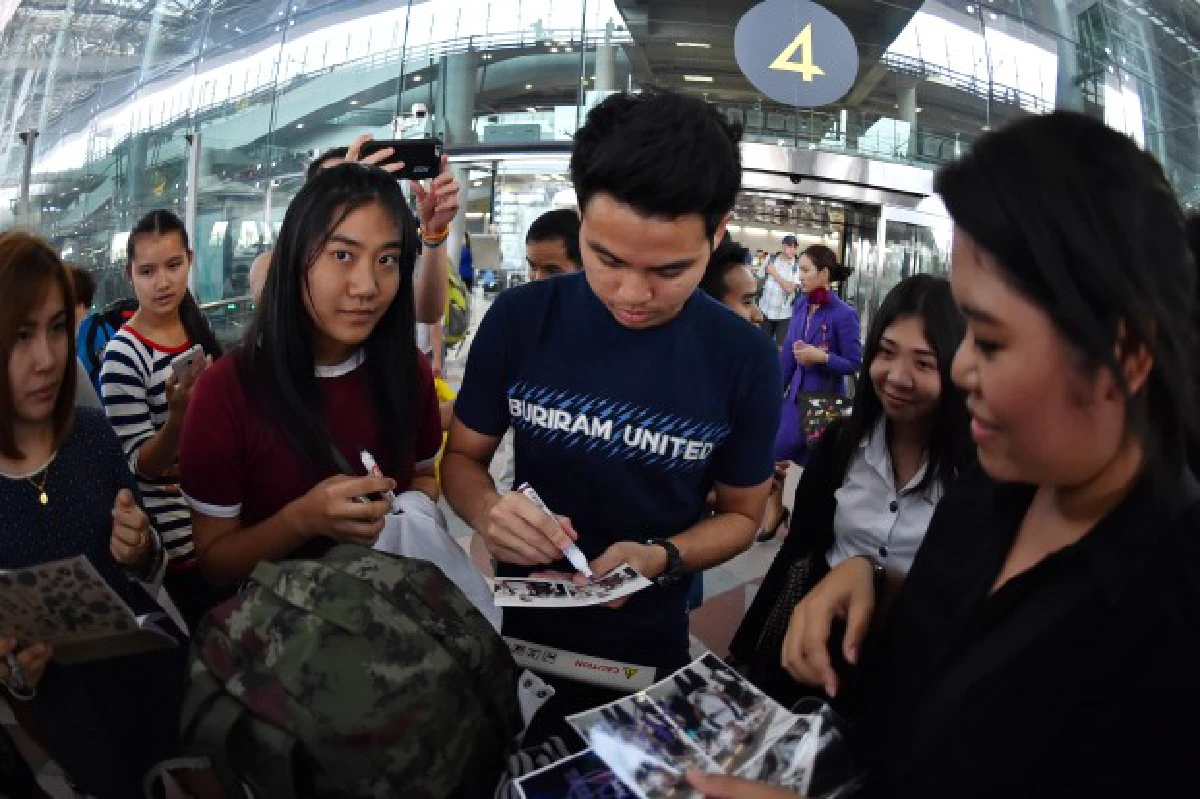 บุรีรัมย์ ถึงไทยแฟนรับตรึม