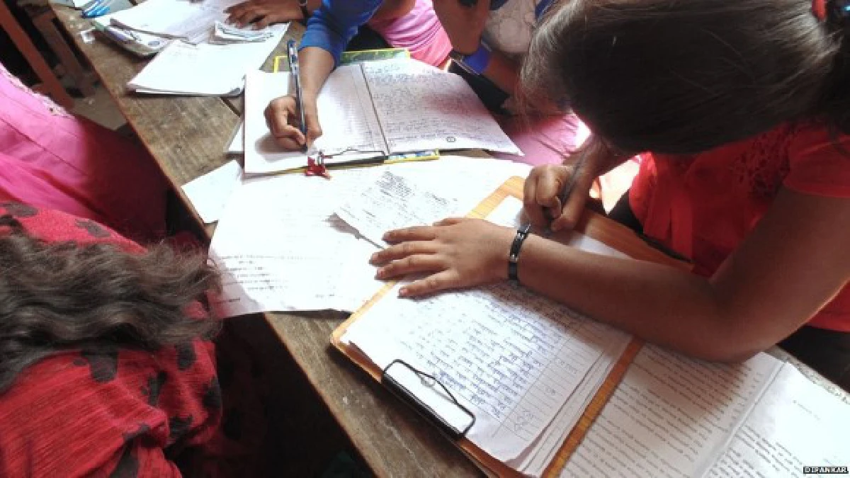 พ่อแม่อินเดียปีนตึกรร.ส่งโพยข้อสอบให้ลูกโจ่งครึ่ม (มีคลิป)