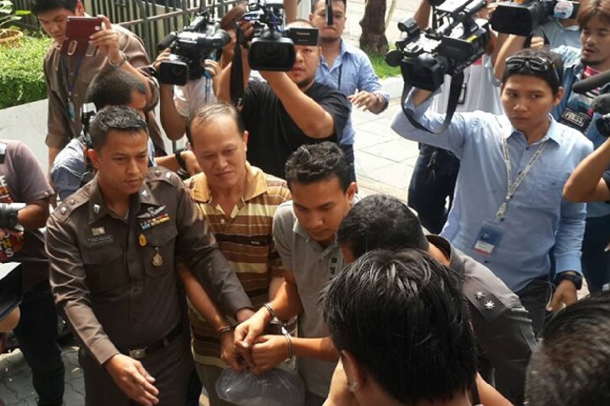 คุมตัวทีมปาบึ้มศาลฝากขังอีก 3 ราย คุมตัวทีมปาบึ้มศาลฝากขังอีก 3 ราย