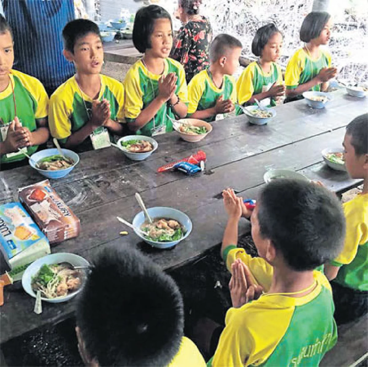 กลุ่มช่างภาพสื่อมวลชนและเพื่อน