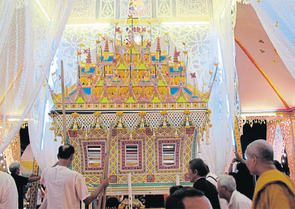 พิธีเผาศพพระมอญ ที่วัดไพชยนต์ ปากลัด