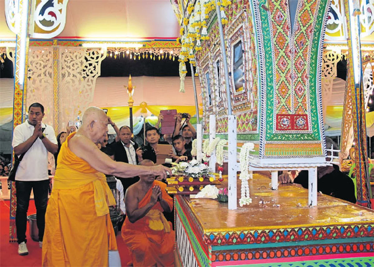 พิธีเผาศพพระมอญ ที่วัดไพชยนต์ ปากลัด