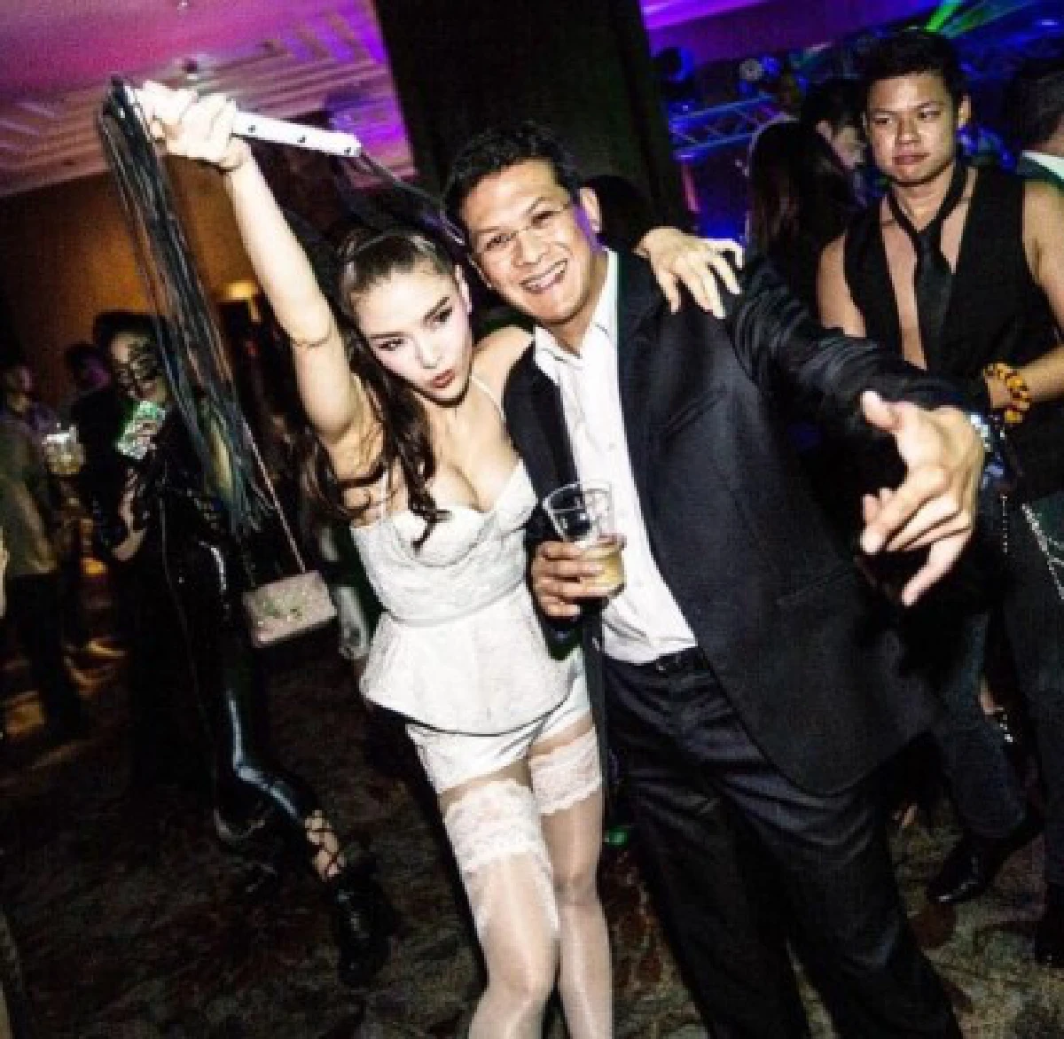 สยิวกิ้ว!ลิเดียแต่งชุดเซ็กซี่ฉลองAfter Party