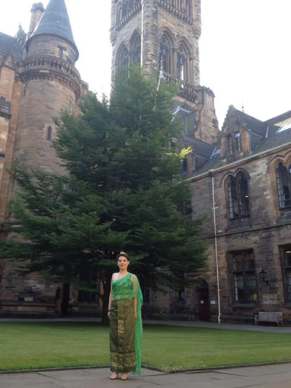 ดังข้ามทวีป!สาวสวยใส่ชุดไทยรับป.เอกในต่างแดน