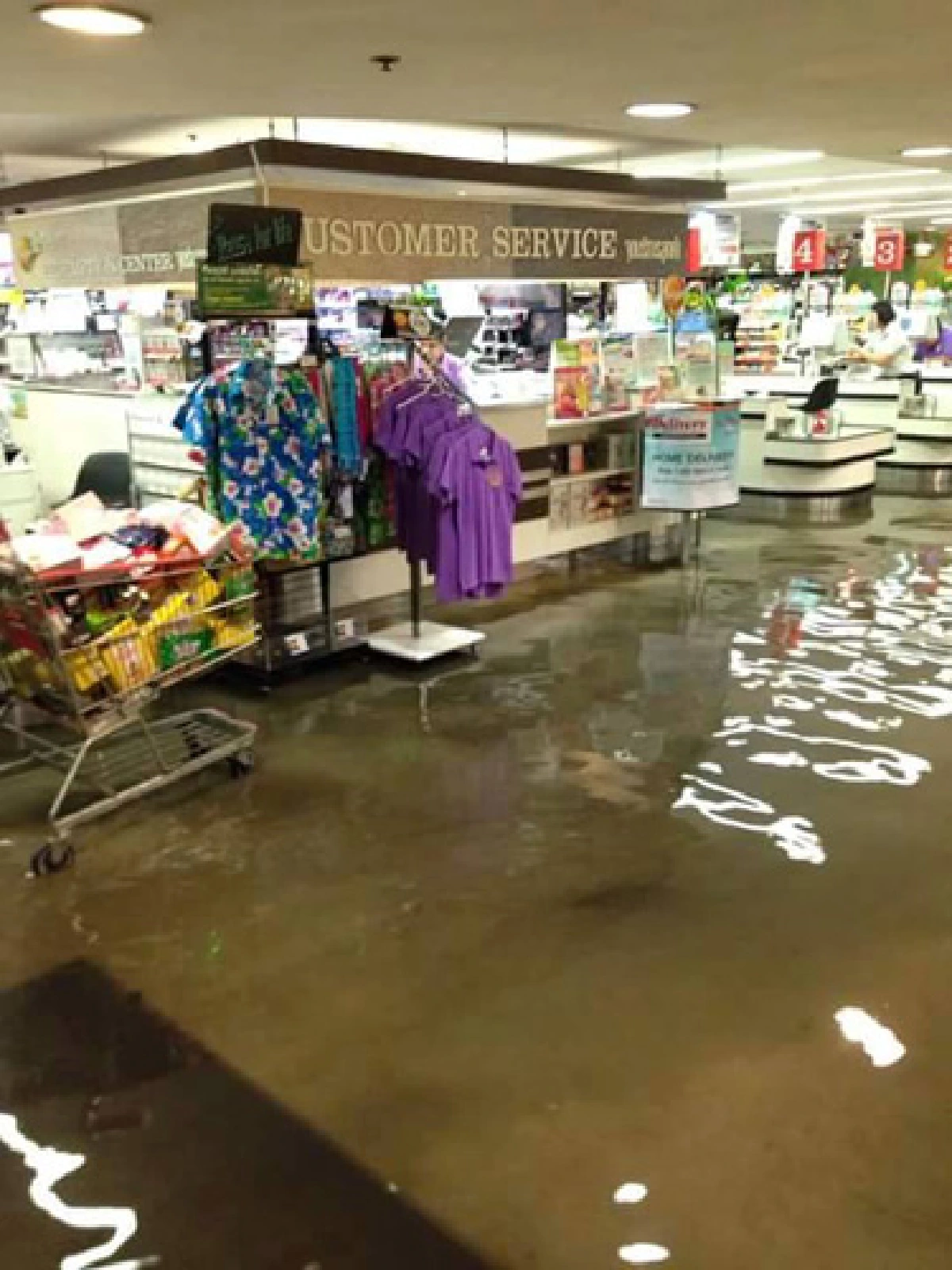 คลิปน้ำทะลักท่วม ท็อปส์ ซุปเปอร์มาร์เก็ต (โรบินสันสุขุมวิท)