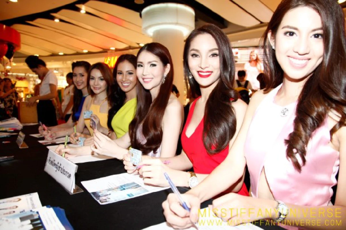 สวยออร่าจับ!ยลโฉมผู้เข้าประกวดมิสทิฟฟานี่ 2015