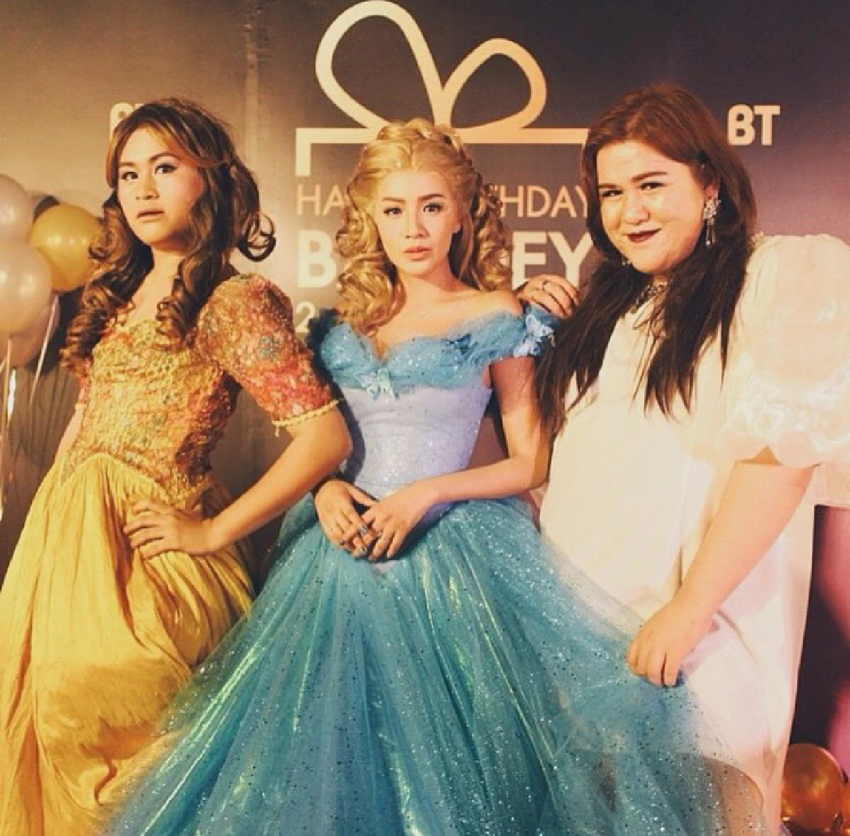 ปาร์ตี้วันเกิด27ปี!"ใบเตย อาร์สยาม"แปลงโฉมเป็นซินเดอเรลล่า