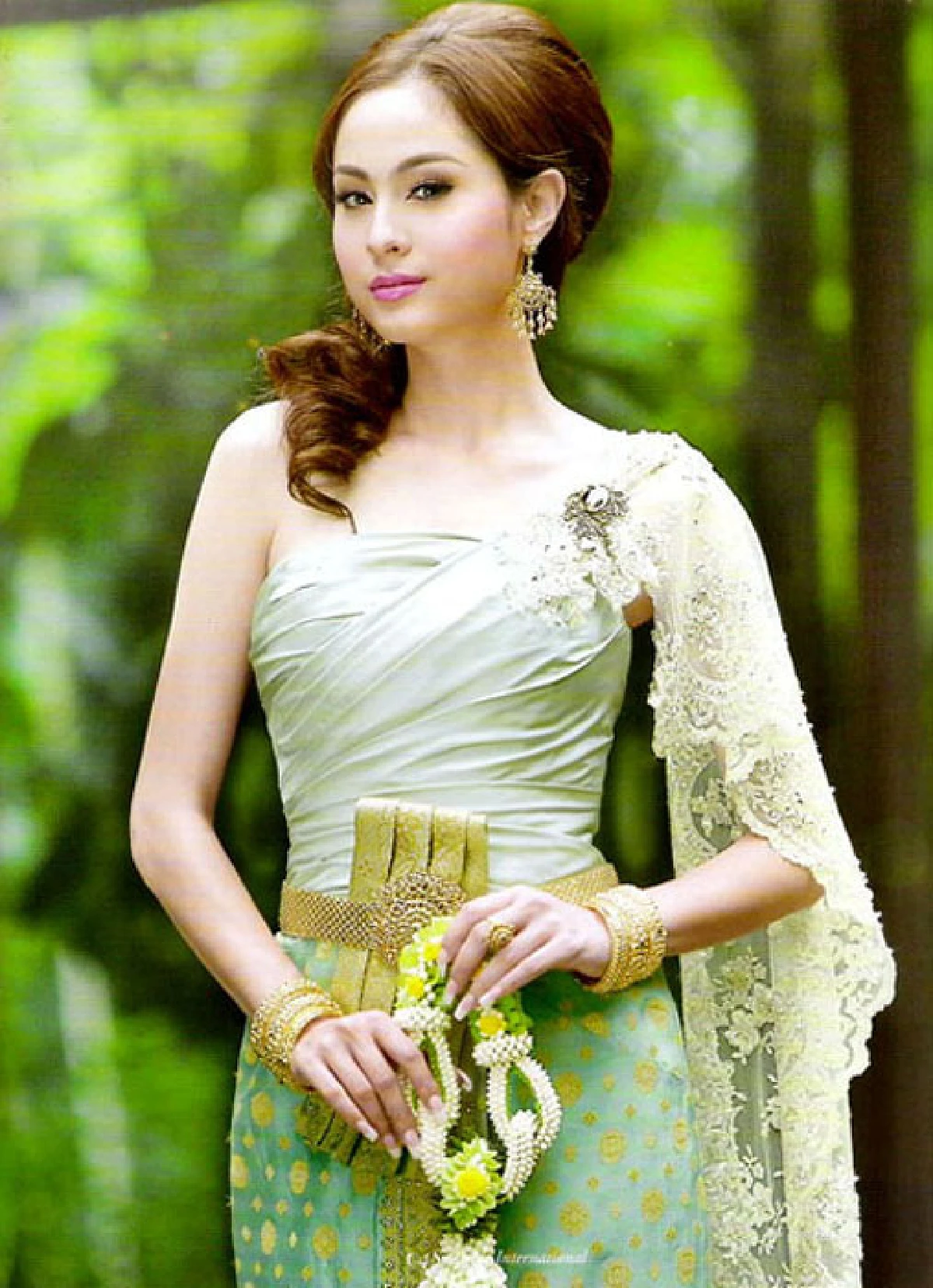 เลอค่าทุกองศา..ยลโฉมซุป'ตาร์สวยสง่าในชุดไทย!