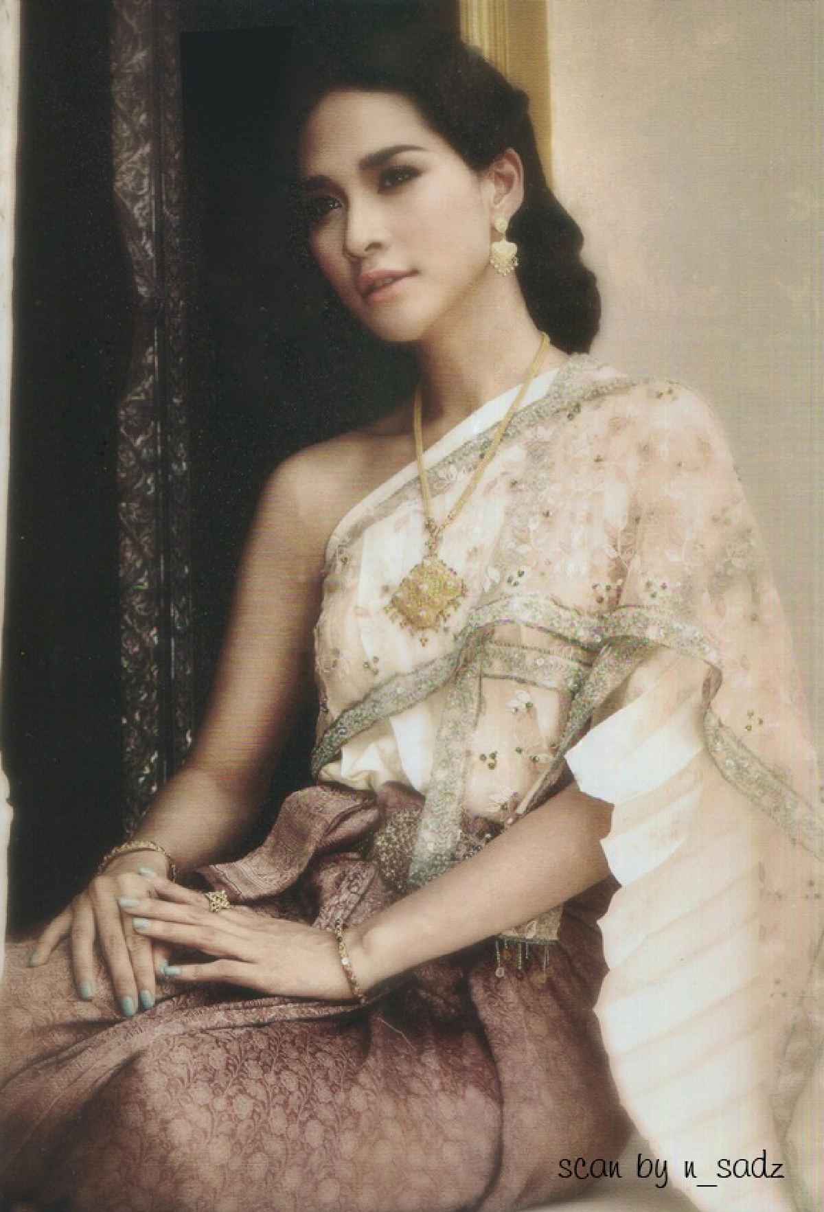 เลอค่าทุกองศา..ยลโฉมซุป'ตาร์สวยสง่าในชุดไทย!