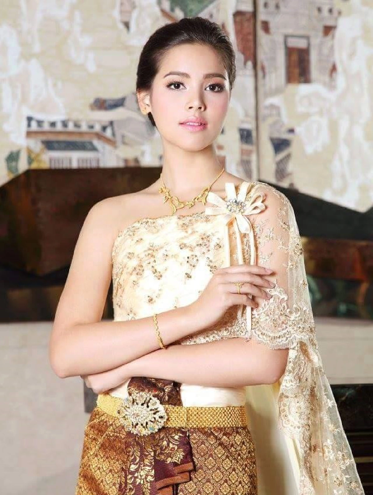 เลอค่าทุกองศา..ยลโฉมซุป'ตาร์สวยสง่าในชุดไทย!